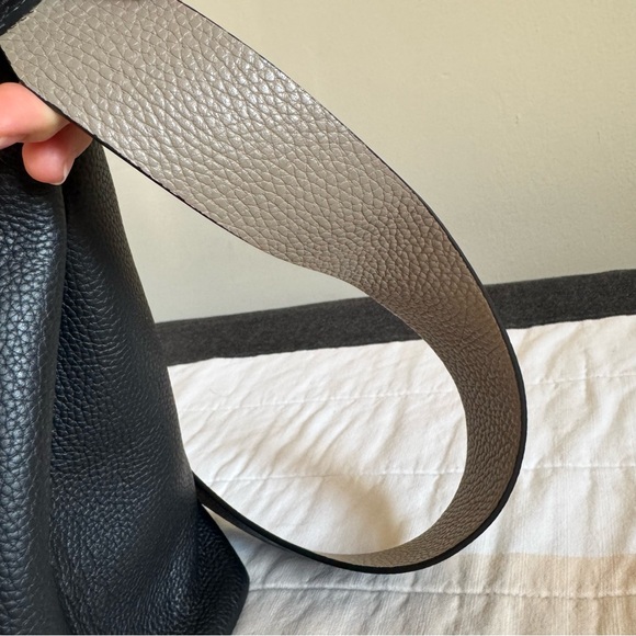 CUYANA TRAPEZE SATCHEL TOTE  BAG IN BLACK PEBBLED LEATHER - Picture 6 of 12